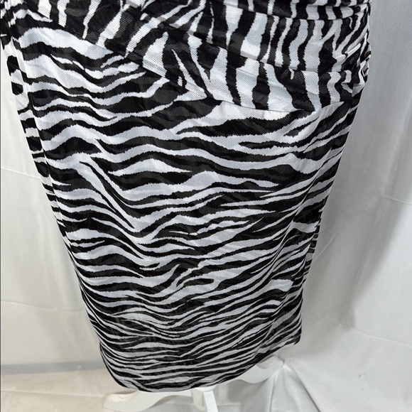 S by Serena Black and White Asymmetrical Zebra Print Dress - Picture 5 of 10